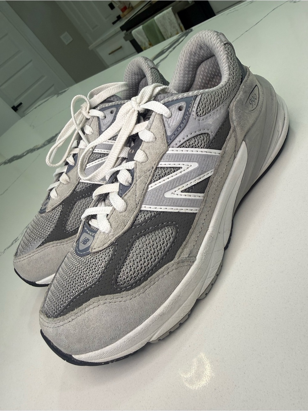 New Balance FuelCell 990v6 Grey Kids Sneakers PC990GL6 Size 2.5 US Boy's / Youth